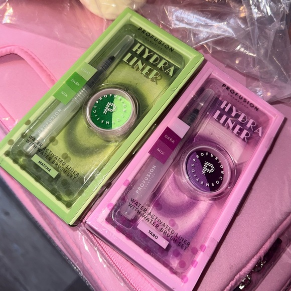 Water activated eyeliner - Picture 1 of 3